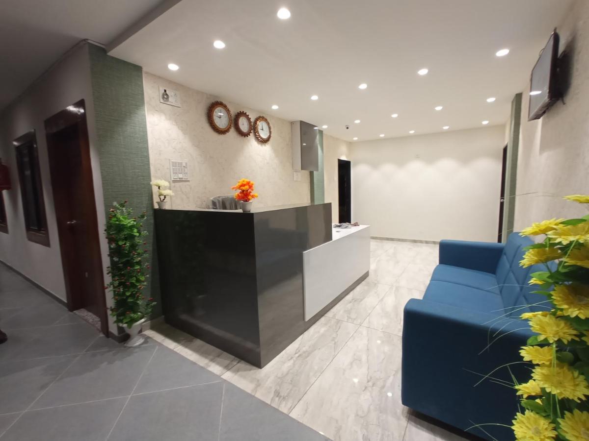 Hotel Mansarovar,Vadodara Ngoại thất bức ảnh