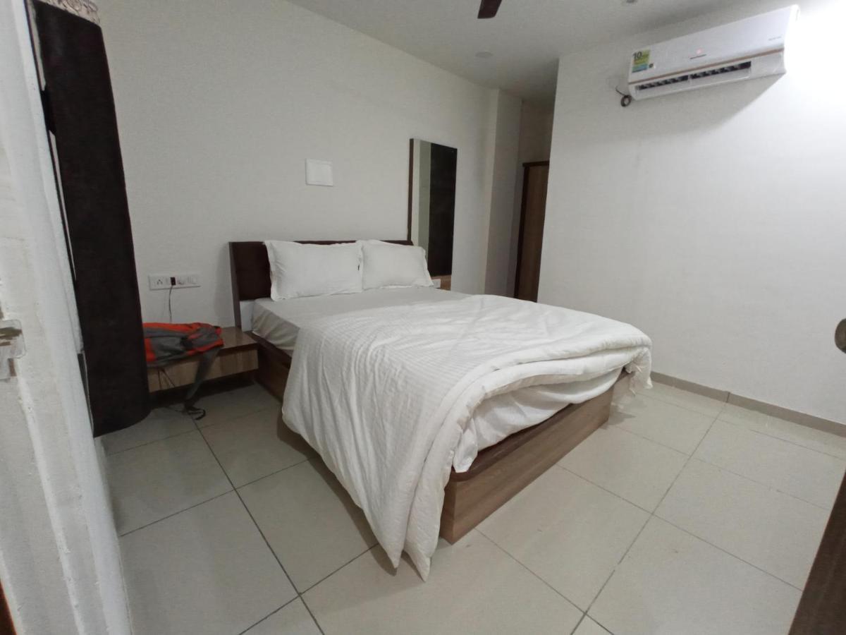 Hotel Mansarovar,Vadodara Ngoại thất bức ảnh