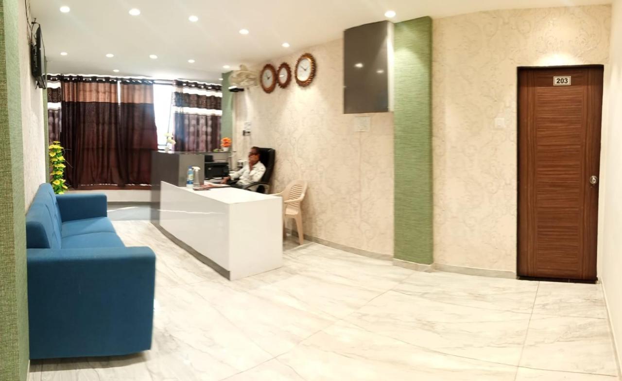 Hotel Mansarovar,Vadodara Ngoại thất bức ảnh