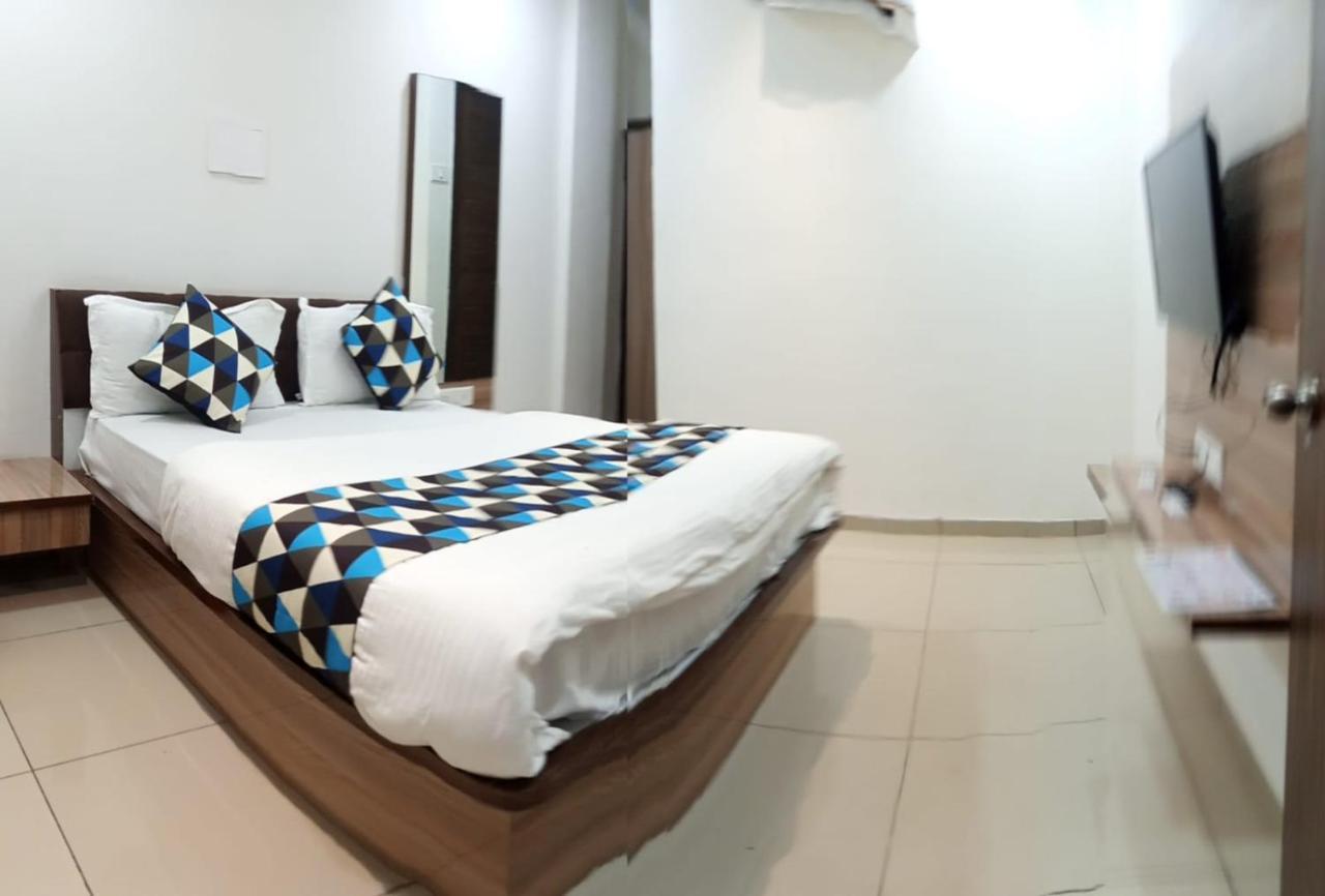 Hotel Mansarovar,Vadodara Ngoại thất bức ảnh