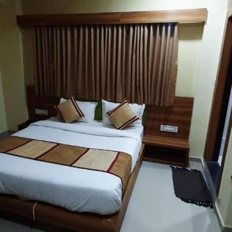 Hotel Mansarovar,Vadodara Ngoại thất bức ảnh