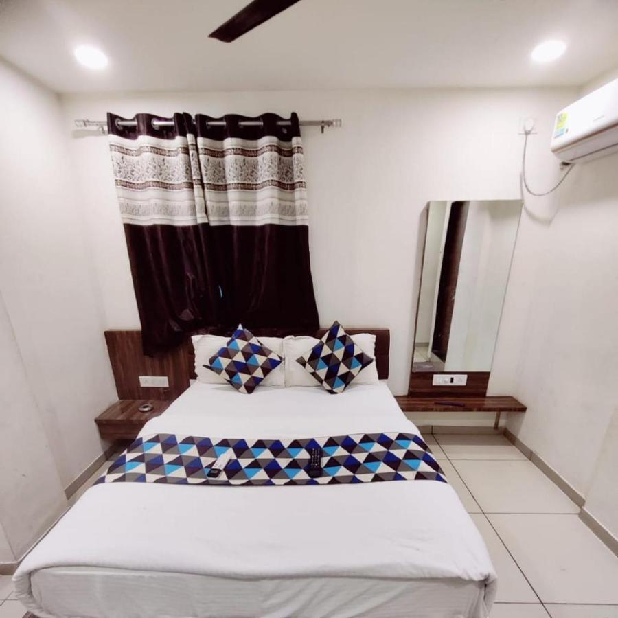 Hotel Mansarovar,Vadodara Ngoại thất bức ảnh