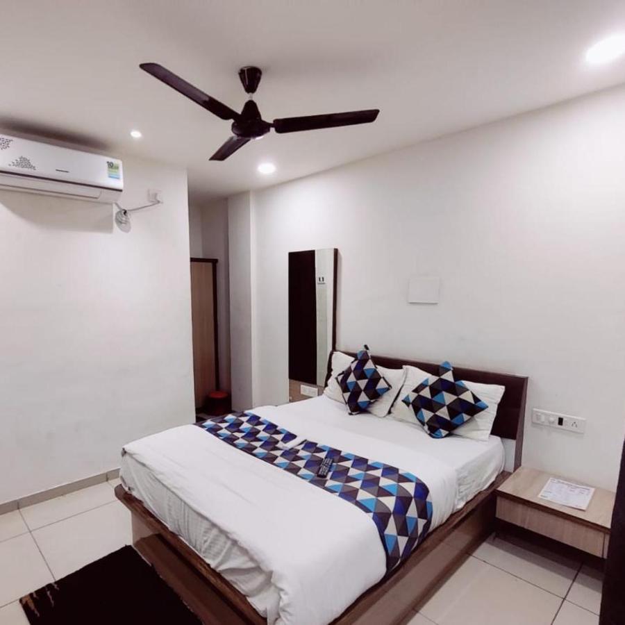 Hotel Mansarovar,Vadodara Ngoại thất bức ảnh
