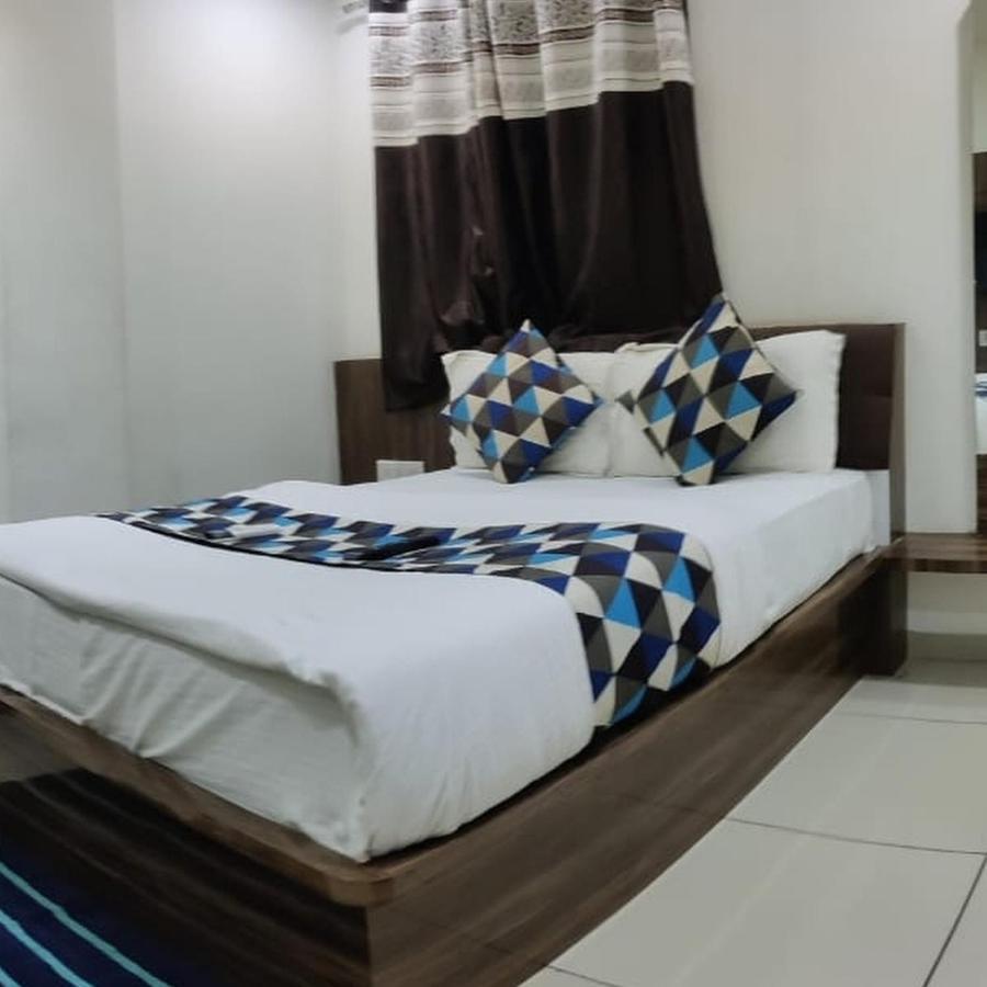 Hotel Mansarovar,Vadodara Ngoại thất bức ảnh