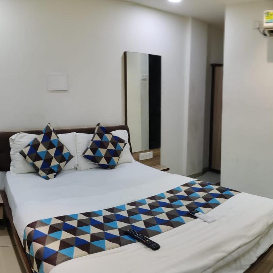 Hotel Mansarovar,Vadodara Ngoại thất bức ảnh